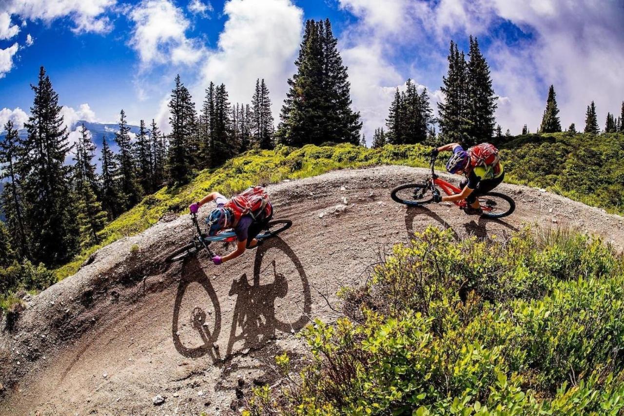 Ferienwohnung 3,5 Zimmer Direkt An Ski- Und Bikepiste فيلمز المظهر الخارجي الصورة