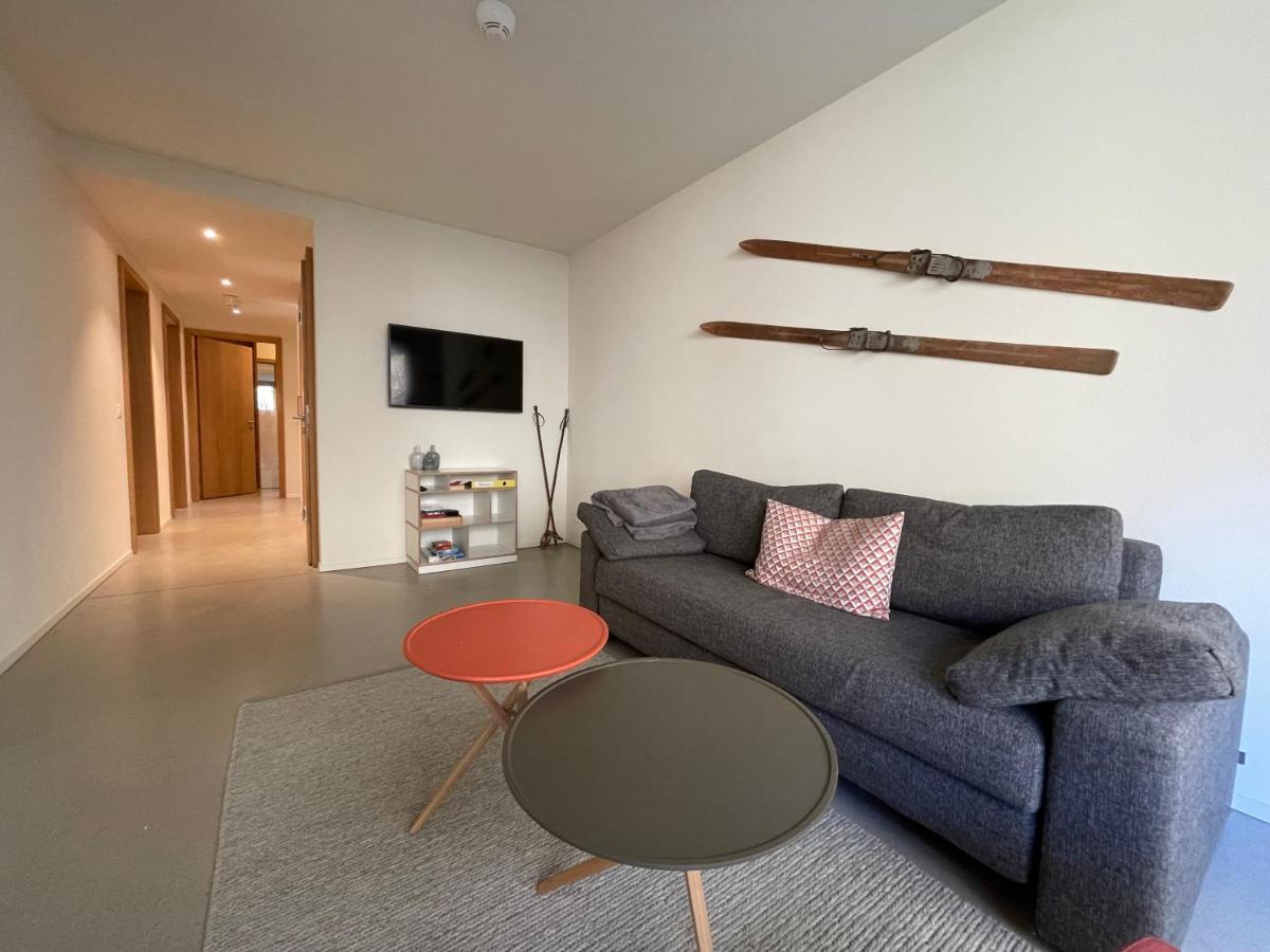 Ferienwohnung 3,5 Zimmer Direkt An Ski- Und Bikepiste فيلمز المظهر الخارجي الصورة