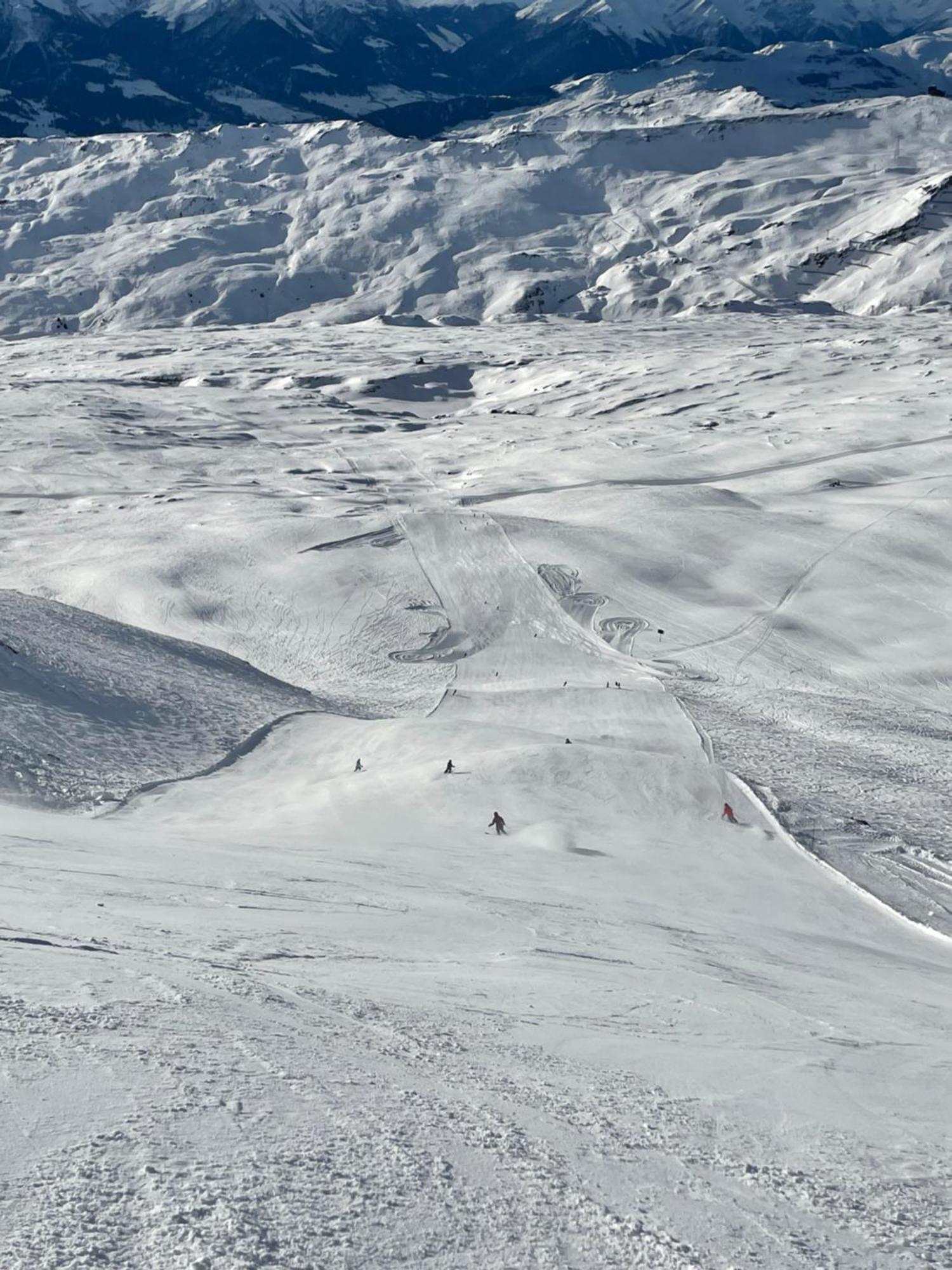 Ferienwohnung 3,5 Zimmer Direkt An Ski- Und Bikepiste فيلمز المظهر الخارجي الصورة